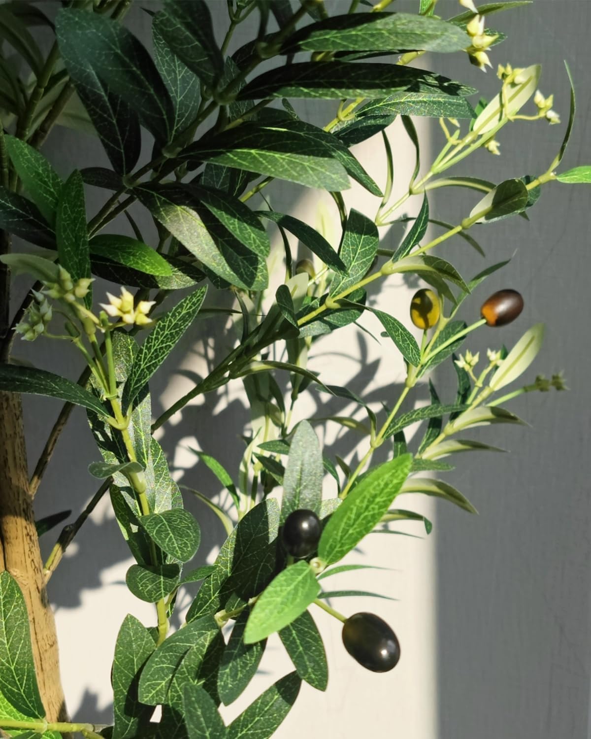 A 6-Foot Tall Artificial Indoor Olive Tree with Realistic Olive Fruits and Flowers with Black pots, Suitable for Home Offices and Home Decor Gifts (Including Woven Baskets)